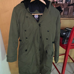 Canada Goose Women's Coat (military green) size s